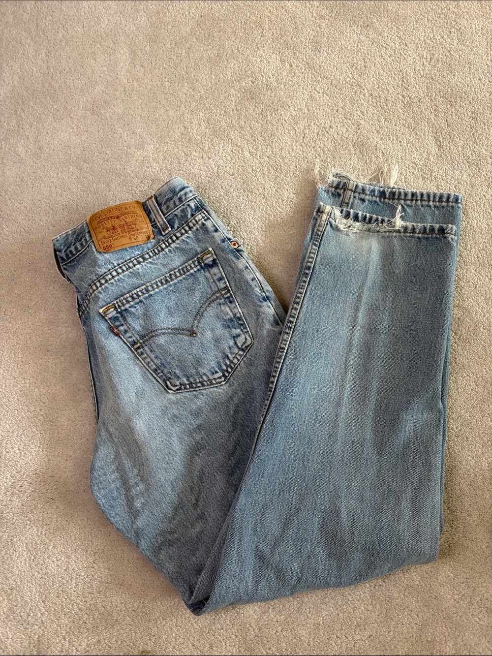 Vintage Levi's 550 Light Blue Straight Jeans with Leather Patch